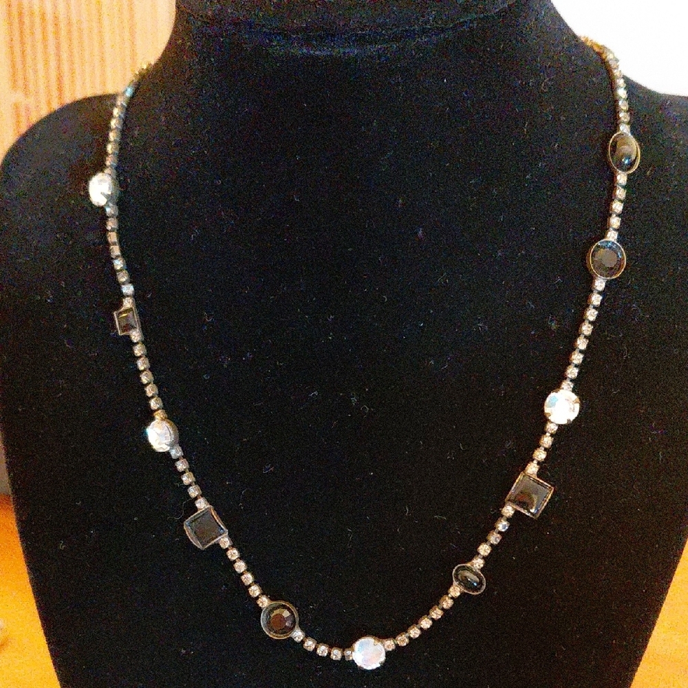 Sorrelli Rhinestone Necklace In EUC - Picture 3 of 14